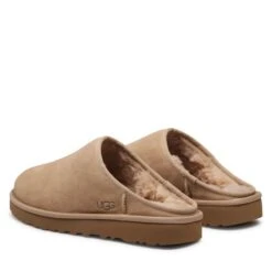 Chaussons Ugg M Classic Slip-On 1129290 San -Chaussure Soldes Boutique chaussons ugg m classic slip on 1129290 san 2